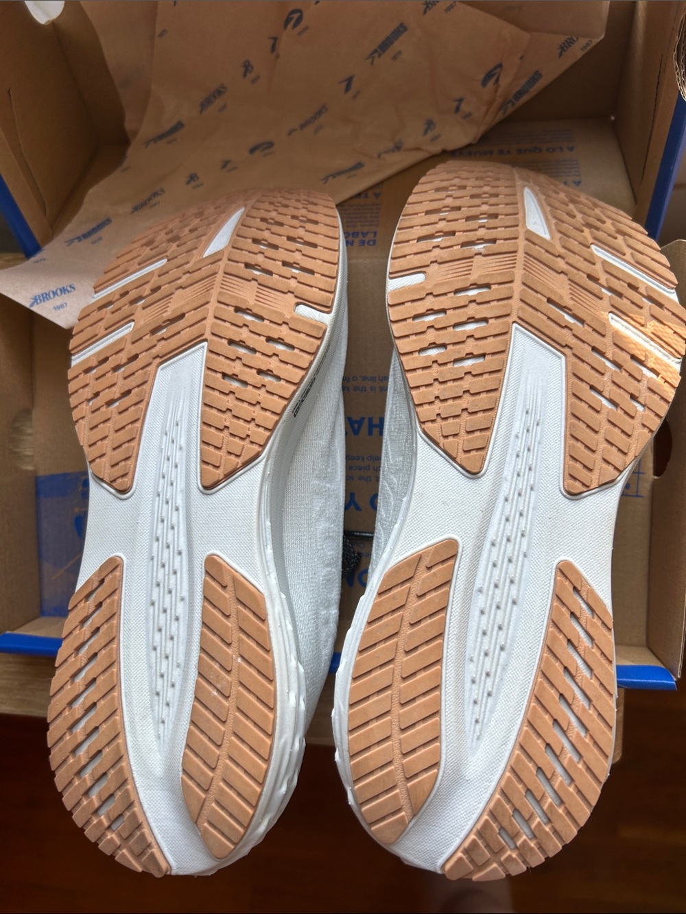 Brooks Launch 11 Running Shoes - White with Gum Sole - Picture 7 of 10